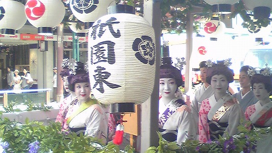 京都、祇園祭・花傘巡行の楽しみ方のコツ